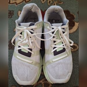 On Cloud Light Green & Gray Size US W 8.5, EUR 40